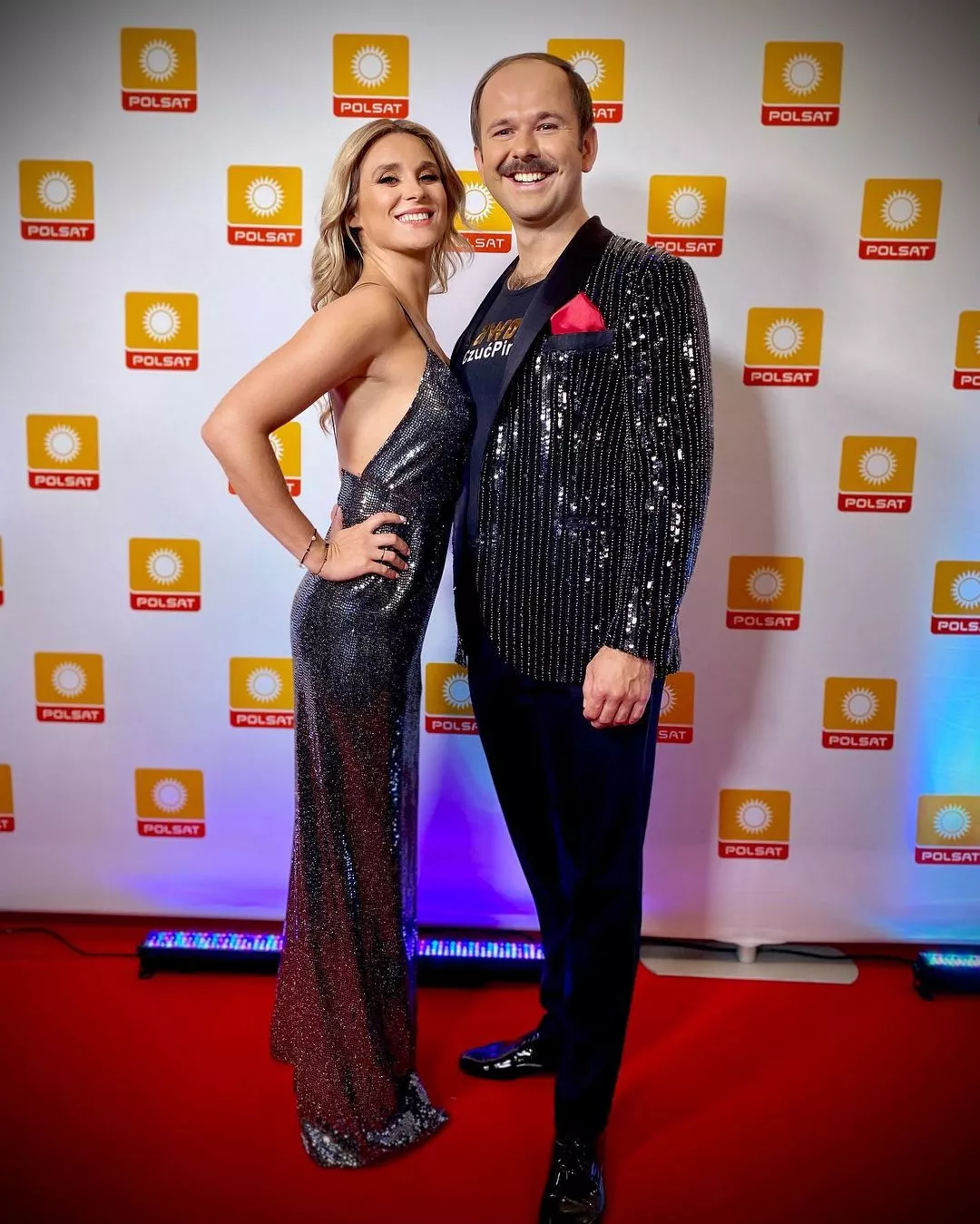 Żona Sławomira w zmysłowym wydaniu. Gwiazda wystąpiła w szalenie skąpej sukience
